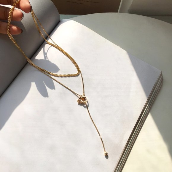 Minimalist Golden Y Necklace Knot Circle - Picture 2 of 12